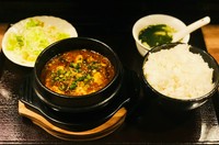 夏大人気の盛岡冷麺START! ミニ肉丼２種類を用意しております。お好みでご選択ください。※盛岡冷麺単品のご注文も可能です。