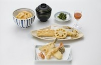 ・車海老
・いか
・魚介
・野菜二品
・穴子
・口替り
・かき揚げ
・お揃い（御飯、味噌汁、香の物）