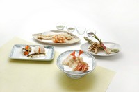天ぷら十二品

旬の素材を板前が、選んでお揚げいたします。
季節を告げる旬の味覚を御召し上がりください。