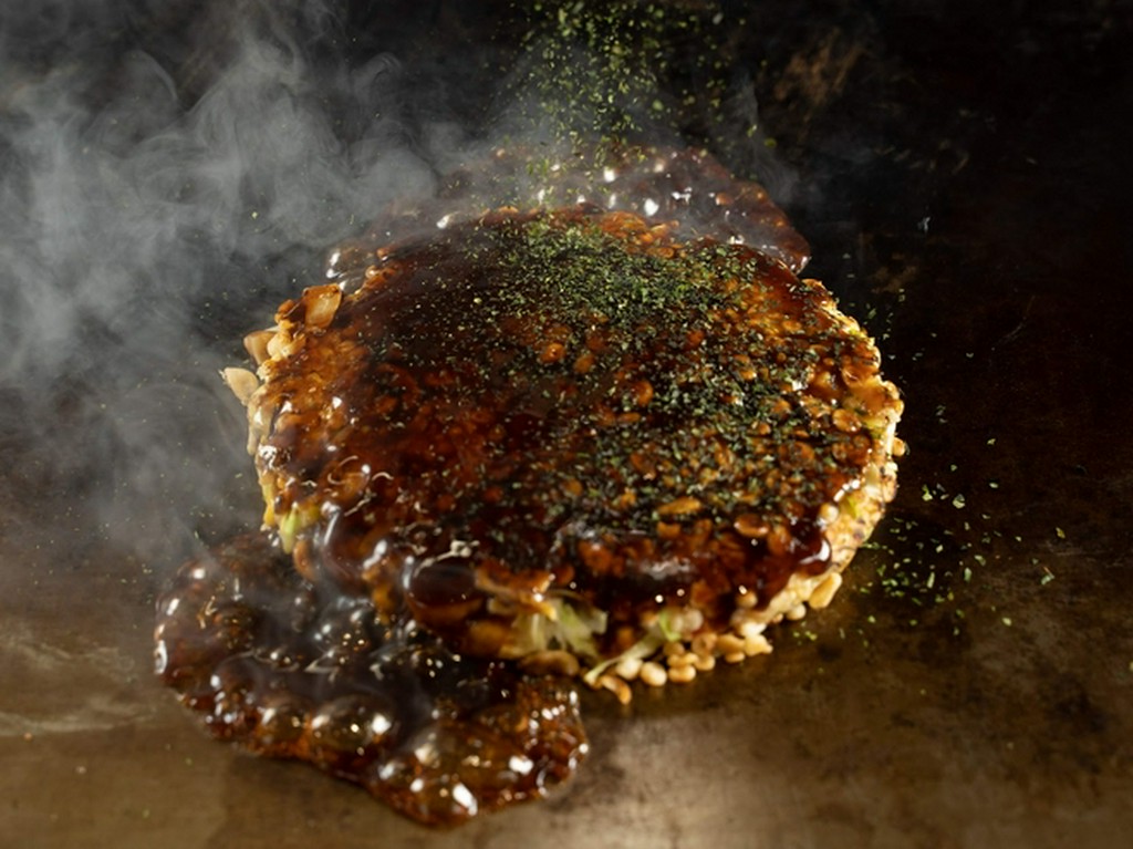 ソースの香ばしい香りをお楽しみください