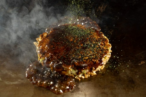 ソースの香ばしい香りをお楽しみください