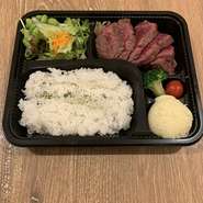 ランチタイムはランチメニューからテイクアウトOK（798円～サラダ、ライス付）
ディナータイムはステーキ各種、サイドメニューもテイクアウトOK（一部商品は除く）
お家でバル気分が存分にお楽しみ頂けます。