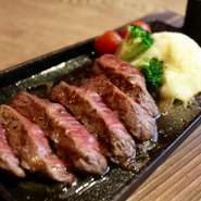 大人気！　牛ハラミステーキ120g（1428円）
180g、300gもあります！
こだわりの調理法と選び抜いた特製ステーキソースで食べるハラミステーキは絶品。是非一度ご賞味下さい！