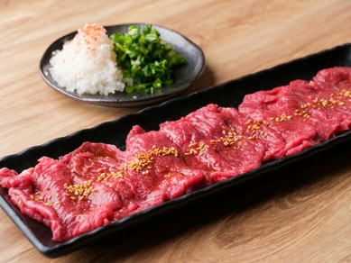 あっさりとしていて肉感抜群、食べ応えある『じゃんじゃん赤身炙り』