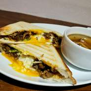 旨辛プルコギをとろ～り温泉玉子と一緒にいかがですか？
