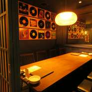 京都駅から徒歩3分＆個室もあるので会話を気にせず接待利用にもうってつけ。京都タワー近くに佇む【チーズプラス】、駅からも近いため集まりやすく、会社宴会や女子会利用にもぴったりの一軒です。