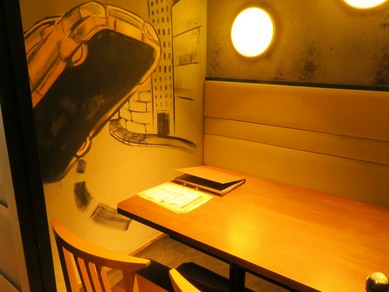 スタイリッシュに食事を満喫。モダンな空間