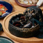 もちろん紙エプロンお渡しいたします！
新入社員のNAYAさんが考案したピザがメニュー化されました！