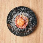 悪魔的組み合わせ！
高品質な熊本馬肉に自家製チーズタレにリッチな卵黄とアボカドで女子ウケ抜群！