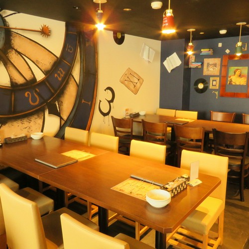 モダンな雰囲気のあるテーブル席