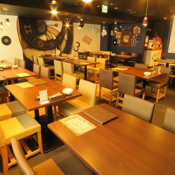 広々としたテーブル席は最大48様まで対応可