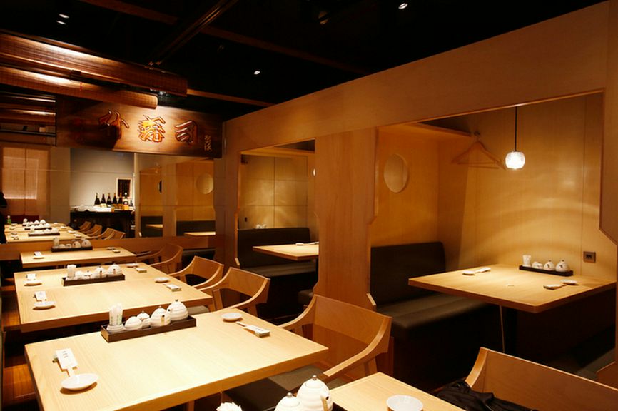 テーブルとボックス席がメインの2Fは少人数でのお集りにも最適