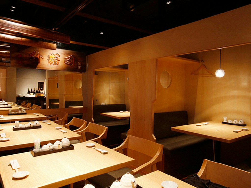 テーブルとボックス席がメインの2Fは少人数でのお集りにも最適