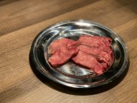 焼肉を食べにきたならまずはこちら‼︎
・数量限定　厚切り特上タン　￥3，000
・上タン塩　￥2,280
・タン塩　￥1,380
・On The ネギ　￥280
