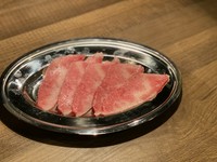 ジューシーなお肉仕入れてます。
・カルビ　￥1,280
・上カルビ　￥2，180
・中落ちカルビ　￥1,190
・サーロイン焼きしゃぶ　￥1,380