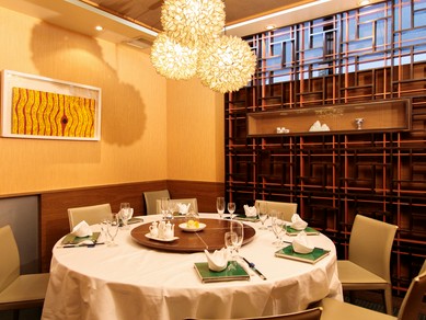 プライベート空間で食事を楽しめる個室も完備