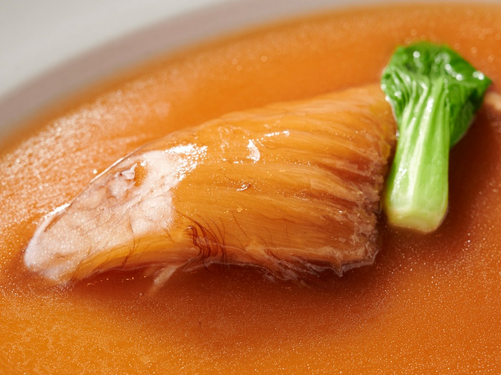 フカヒレの姿煮込み （130g）＜テイクアウト・真空冷凍＞