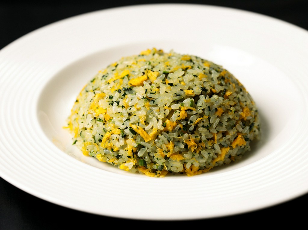 天厨名物　ほうれん草炒飯