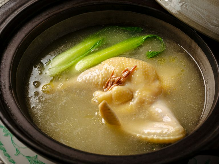 秋田県産比内地鶏のフカヒレ入り雪園特製スープ