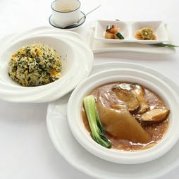 三陸産フカヒレとアワビの煮込み ホウレン草チャーハンセット