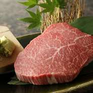 炭火焼のシャトーブリアンをメーンに仙台牛3種と牛タン盛り込んだ肉に特化したプレミアムなコース

