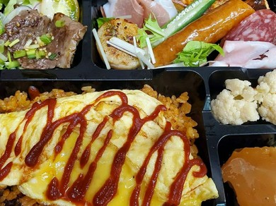 食卓を彩る逸品料理など、各種テイクアウトも可能です。