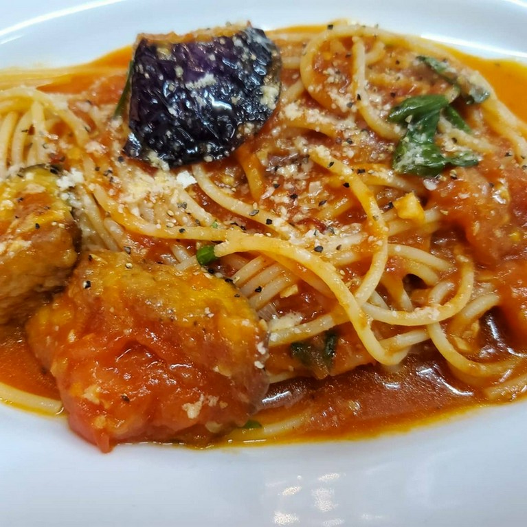 ナスとバジルのトマトソース