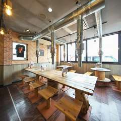 肉バルといった雰囲気の店内は女子会やママ会にもってこい！