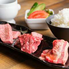 コストパフォーマンス抜群の『ランチセット』。和牛ロース、厚切りハラミ、カルビと人気の三種が揃い踏み