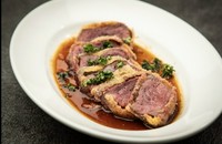 新鮮な牛ハツだから出来るレア―なカツレツです。