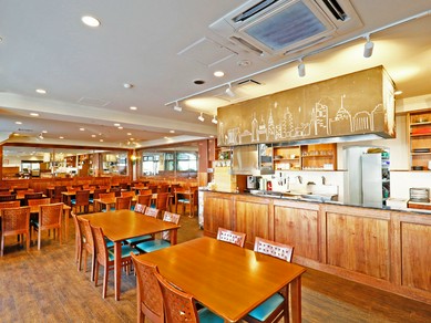 木を基調とした開放的な空間