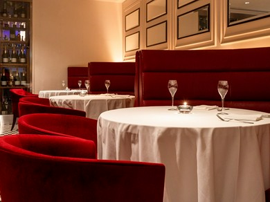 大人の雰囲気を楽しめるレストランで、二人の世界を満喫