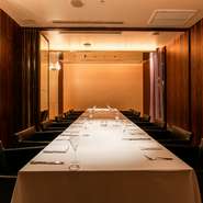 接待や大切な方との記念日や大人女子会などのおすすめのゆったりとおくつろぎいただける個室をご用意。人気のためお早めにご予約ください。