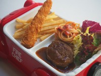 ハンバーグ・エビフライ・パスタ・デザート・ドリンク付