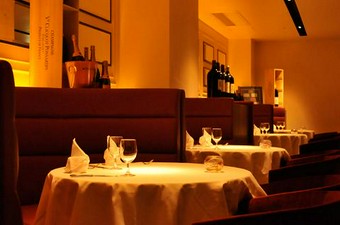 ゴージャスなダイニングで、遅い時間でもOKな本格イタリアン