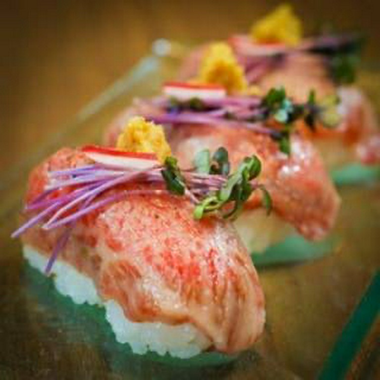 国産牛三角の炙り寿司（3貫）