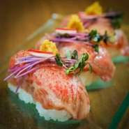 牛肉の希少な部位「さんかく」を使用。程よいサシが入っており、口に入れるととろけるような食感とお肉本来の旨味を愉しめます。お客様からも人気の高い一品となっております。