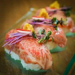 国産牛三角の炙り寿司（3貫）