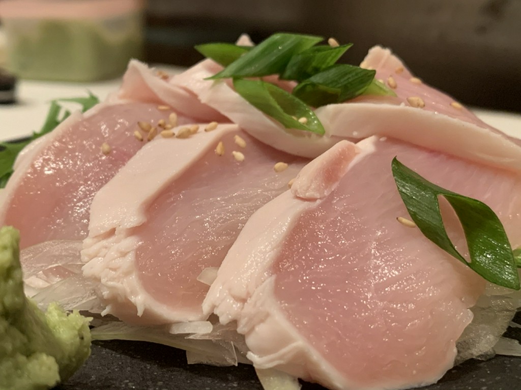 地鶏胸肉の霜降り刺し