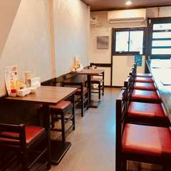 カウンター席、テーブル席