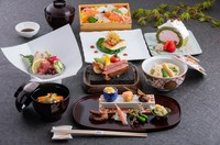 旬の食材が最大限に堪能できる創作懐石料理でございます。
●前菜
●吸物
●造里
●煮物
●御肉料理
●お食事
●デザート　季節物
●コーヒー　or　紅茶（※ランチタイムのみ）