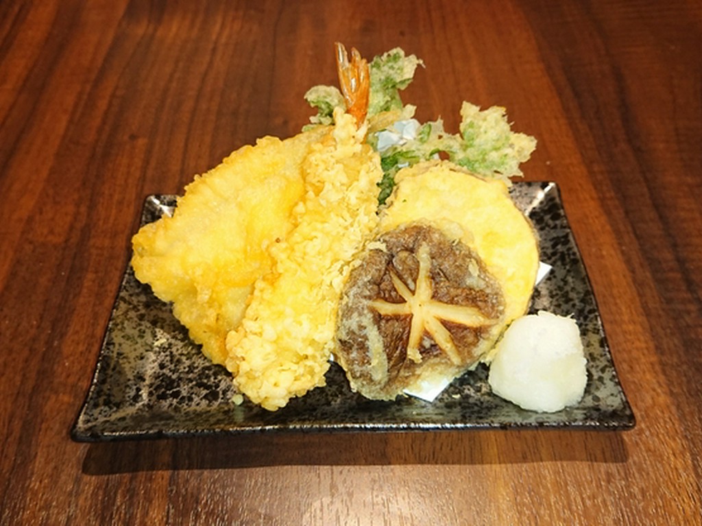 揚げたて江戸前天麩羅、天麩羅弁当をお持ち帰り