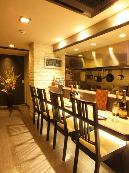 隠れ家的居酒屋は、お洒落な雰囲気でデートにピッタリな空間です