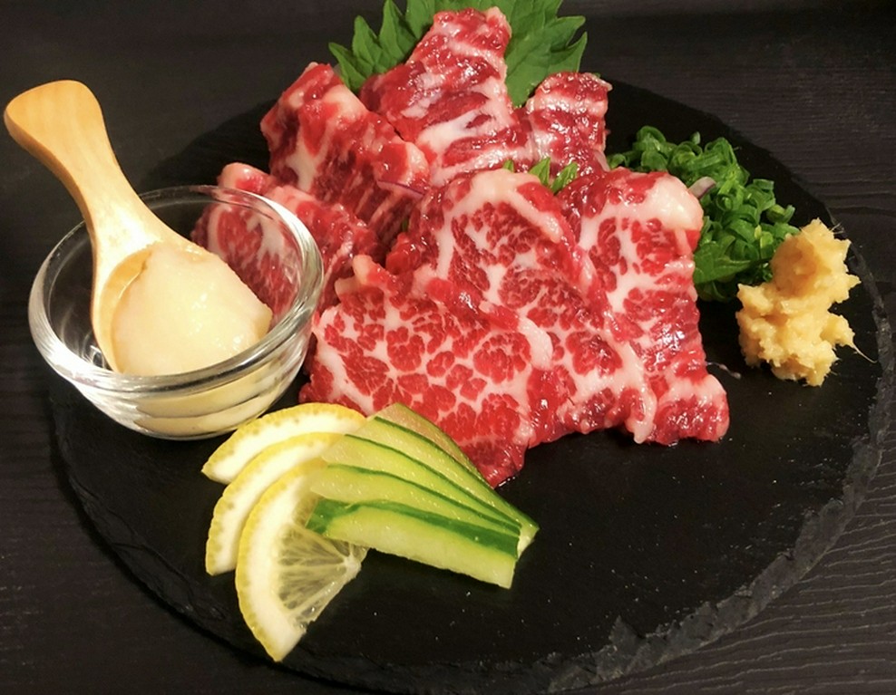 特選　霜降り馬刺し