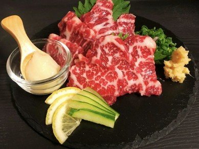 特選　霜降り馬刺し