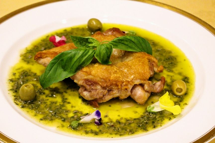 カリカリ国産チキンソテーアンショワイヤードソース