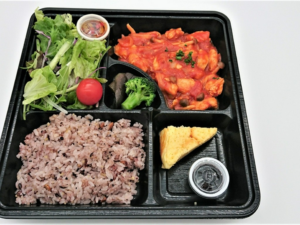 鶏むね肉のトマトソース煮込み