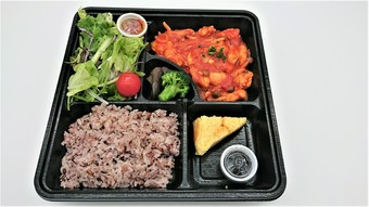 鶏むね肉のトマトソース煮込み