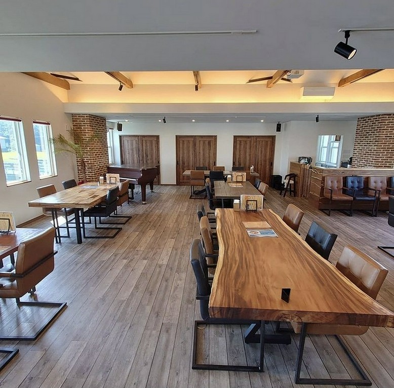 ドイツ風こだわりのインテリアと家具によるくつろぎの空間