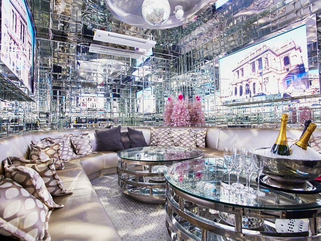 女子会や会議にオススメ！　カラオケ・モニター完備の個室を用意